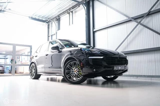 Porsche Cayenne - 75517318-0