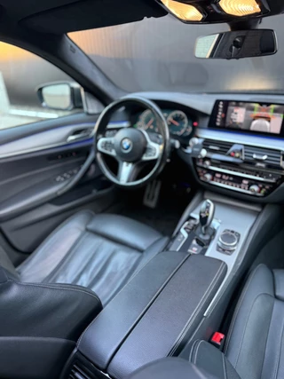 BMW 5 Serie BMW 5-serie M550i xDrive M-Pakket|Pano|Softclose|B&W|Alcantara|360|Leder - afbeelding nr 51