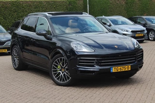Porsche Cayenne Porsche Cayenne 3.0 E-Hybrid / Panoramadak / 360Camera / Luchtvering / 21'' / Softclose / Keyless / Sportchrono / Stuurverwarming / Stuurverwarming / DAB / Stoelverwarming / ACC - afbeelding nr 1