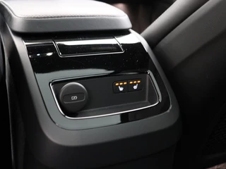 Volvo V60 Volvo V60 T8 PLUG-IN HYBRID AWD R-DESIGN SCHUIFDAK HEAD-UP DISPLAY HARMAN - afbeelding nr 37