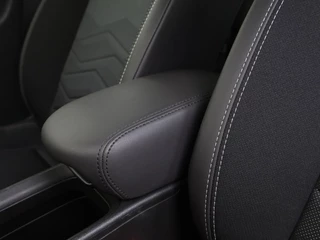 Jeep Avenger Jeep Avenger 1.2 Altitude: Te stoer om over het hoofd te zien - afbeelding nr 33