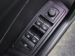 Volkswagen T-Roc Volkswagen T-Roc 1.5 TSI R-Line | Parkeersensoren | Stoelverwarming | Carplay | - afbeelding nr 21