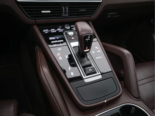 Porsche Cayenne (INCL-BTW) *PANO | CLUB-FULL-LEATHER | SOFT-CLOSE | MEMORY-PACK | SURROUND-VIEW | FULL-LED | NAVI-FULLMAP | AIR-SUSPENSION | DAB | DIGI-COCKPIT | PDC | CRUISE | SPORT-SEATS | 21