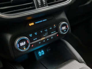 Ford Focus Automaat (DIGITAL COCKPIT, APPLE CARPLAY, STUUR/STOELVERWARMING, GETINT GLAS, TREKHAAK, CAMERA, LED KOPLAMPEN, ADAPTIVE CRUISE, KEYLESS, NIEUWE APK, NIEUWSTAAT) - afbeelding nr 9