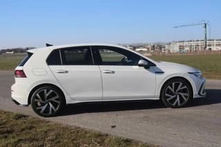 Volkswagen Golf Volkswagen Golf 1.5 eTSI R-Line ACC 18