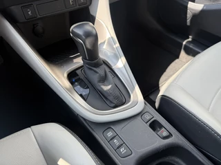 Toyota Yaris Toyota Yaris 1.5 Hyb. Executive HUD Leder Navi Trekhaak - afbeelding nr 16