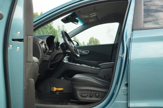 Hyundai Kona Hyundai Kona EV Premium 64 kWh Warmtepomp | Surf Blue | Leder/Stoelverwarming-koeling/LED/Carplay/Complete auto! - afbeelding nr 12