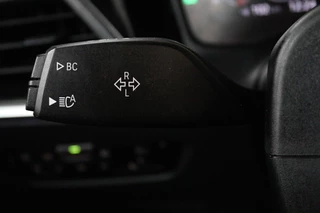 BMW 3 Serie BMW 3-serie 320i High Executive Edition (PARKEERSENSOREN, STOELVERWARMING, LEER, NAVIGATIE, NL-AUTO) - afbeelding nr 15