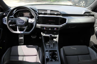 Audi Q3 Audi Q3 Sportback 45 TFSI e S Edition // 3X S-Line - Plat stuur - Trekhaak klapbaar - Black Optic - Ambient - 20