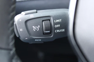 Peugeot 208 Peugeot 208 1.2 100PK ALLURE | CAMERA VOOR + ACHTER | KEYLESS ENTRY/START | DODEHOEK DETECTIE | NAVIGATIE | DRAADLOZE APPLE CARPLAY/ANDROID AUTO | PARKEERSENSOREN VOOR + ACHTER | ADAPTIVE CRUISE CONTROL | DAB+ RADIO | LED KOPLAMPEN | - afbeelding nr 40