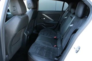 Opel Astra Opel Astra 1.2 Ultimate | GS-Line | Pano | AGR | Camera | Stoelverwarming - afbeelding nr 17