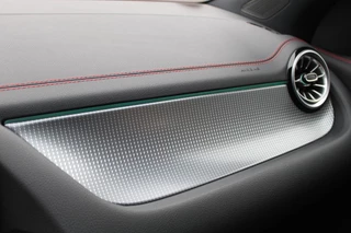 Mercedes-Benz EQA Mercedes EQA 250 AMG Line 67 kWh | Pano | Sportstoelen - afbeelding nr 24