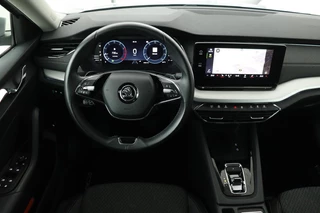 Škoda Octavia Skoda Octavia 1.0 e-TSI Business Edition Plus |  Stoelverwarming | Trekhaak | Camera | Adaptive cruise | Memory | Carplay | Side Assist | Full LED | Keyless | Park Assist | Navigatie - afbeelding nr 3