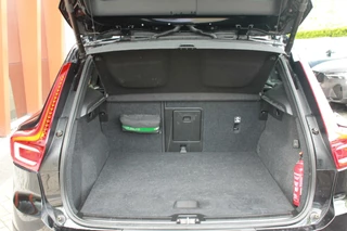 Volvo XC40 Volvo XC40 T4 Recharge R-Design | Stoelverwarming | Parkeercamera | BLIS | Pilot Assist | Electr. Stoelen | Glossy Black | Keyless - afbeelding nr 48
