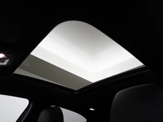 Mercedes-Benz A-Klasse Mercedes-Benz A-Klasse 250e AMG // Panoramadak // Memory // Trekhaak // Keyless // Carplay // Sfeerverlichting // MultiBeam LED // Night Pakket // Augmented Reality - afbeelding nr 12