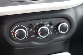 Renault Twingo Renault Twingo 1.0 SCe Collection Airco|Cruise|Multif. stuur|Iso-fix|Led|Dealer Onderhouden - afbeelding nr 8