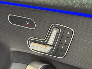Mercedes-Benz A-Klasse Mercedes-Benz A-klasse 220 4MATIC Premium Plus AMG Night | Pano | Keyless | Sfeerverlichting | Memory seats - afbeelding nr 11