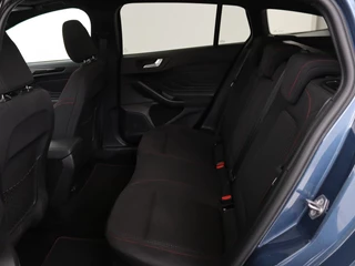 Ford Focus Ford Focus 1.0 EcoBoost ST Line X | Panoramadak |  Stoel & stuurverwarming | Adaptive cruise | Camera | Carplay | Full LED | Trekhaak | Climate control | Navigatie - afbeelding nr 6