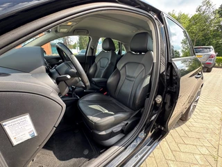 Audi A1 Audi A1 1.0 TFSI Design Airco Stoel verwarmd Trekhaak Leder Navi Tel Autom licht - afbeelding nr 3