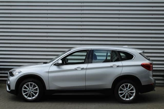 BMW X1 BMW X1 sDrive18i 141pk AUTOMAAT NL-Auto 74.942km Clima Cruise Navi Camera HUD Keyless El. Klep 17