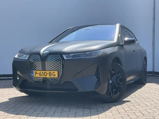 BMW iX BMW iX xDrive50 High Executive 112 kWh Laser B&W Pano.dak Trekhaak M-sport - afbeelding nr 8