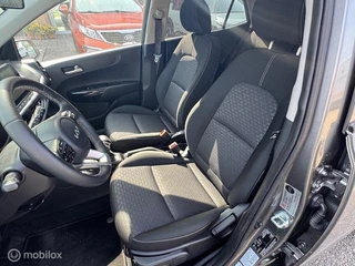 Kia Picanto Kia Picanto 1.0 67pk Automaat  Stoel en Stuur verwarming ,  Navigatie / Apple carplay  / Android auto , Achteruit camera , Bluetooth , Priveglas , Chrome handgrepen , Sport Velgen ,  9.500km !! - afbeelding nr 17