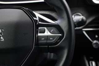 Peugeot e-2008 Peugeot e-2008 EV Allure 50 kWh - Digital Cockpit, Carpla, SOH 88% - afbeelding nr 23
