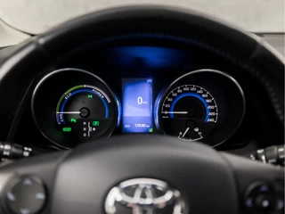 Toyota Auris Toyota Auris Touring Sports 1.8 Hybrid Sport Automaat (PANORAMADAK, NAVIGATIE, LEDER, STOELVERWARMING, CAMERA, SPORTSTOELEN, KEYLESS, LED KOPLAMPEN, NIEUWE APK, NIEUWSTAAT) - afbeelding nr 24