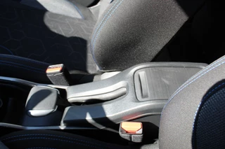 Peugeot 2008 Airco , Cruise control ,Trekhaak , Navigatie , Bluetooth Parkeersensoren achter , LED dagrijverlichting - afbeelding nr 21