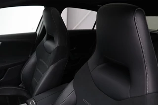 Mercedes-Benz A-Klasse Mercedes-Benz A-klasse 250e AMG | Panoramadak | Stoelverwarming |  Carplay | Navigatie | Full LED | Half leder | Sportstoelen | Park Assist - afbeelding nr 6