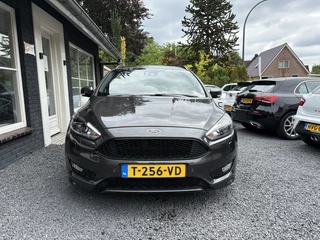 Ford Focus Ford Focus Wagon 1.5 ST-Line CAMERA | 19 INCH | STOELVERW | STUURVERW - afbeelding nr 2