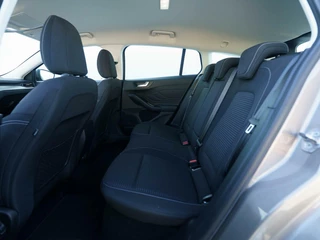 Ford Focus Ford Focus Wagon 1.0 EcoBoost 125pk Automaat Titanium Business | Navigatie | Winterpakket | Adaptive cruise - afbeelding nr 6