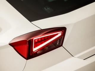 SEAT Ibiza (SCHUIFDAK, APPLE CARPLAY, GROOT NAVI, CLIMATE, CAMERA, SPORTSTOELEN, LM VELGEN, CRUISE, NIEUWE APK, NIEUWSTAAT) - afbeelding nr 28
