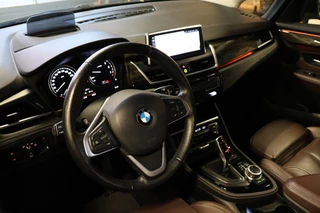 BMW 2 Serie BMW 2 Serie Gran Tourer 218i Luxury Line | 7-Zitter | HUD | Lederen bekleding | Stoel- en stuurverwarming | Navigatie | Camera | Adaptieve LED-koplamp | Sportstoelen | Alarm Klasse 3 | Elek. achterklep | DAB | Dealer onderhouden | NAP Logisch - afbeelding nr 5