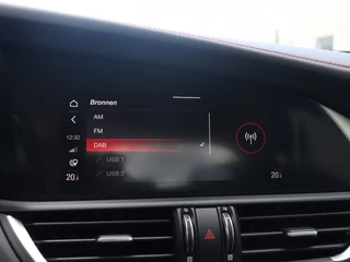 Alfa Romeo Giulia Alfa Romeo Giulia 2.0 Turbo 280 PK Competizione Q4 AWD | Harman | Veloce | 19