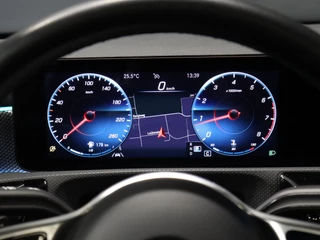 Mercedes-Benz CLA Mercedes-Benz CLA 180 Business Solution Luxury [SCHUIFKANTELDAK, SFEERVERLICHTING, CAMERA, WIDESCREEN, VOL LEDER, STOELVERWARMING, PDC V+A, CRUISE, CLIMATE, NIEUWSTAAT] - afbeelding nr 14