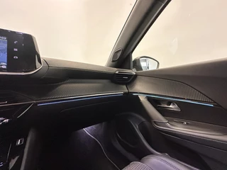 Peugeot 2008 Peugeot 2008 1.2 PureTech 130 GT Black Style Airco ECC Navi Carplay Cruise Control PDC VA + Camera Full LED 17