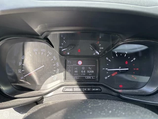 Citroën Berlingo Citroen Berlingo 1.2 PureTech 110 pk Live navigatie camera PDC carplay DAB trekhaak climate control - afbeelding nr 14