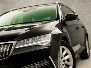 Škoda Superb 218Pk Automaat (APPLE CARPLAY, GROOT NAVI, VIRTUAL COCKPIT, MEMORY SEATS, STOELVERWARMING, CAMERA, GETINT GLAS, LED KOPLAMPEN, TREKHAAK, NIEUWSTAAT) - afbeelding nr 17