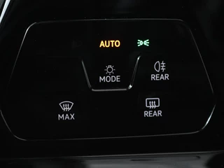 Volkswagen Golf Volkswagen Golf 1.0 TSI Life | Stoel & stuurverwarming | Carplay |  Adaptive cruise | Navigatie | Sfeerverlichting | Full LED | Parkeerhulp | Getint glas - afbeelding nr 26