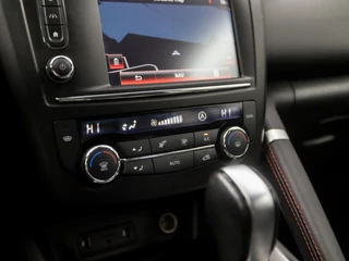 Renault Kadjar Automaat (PANORAMADAK, NAVIGATIE, VIRTUAL COCKPIT, LEDEREN SPORTSTOELEN, STOELVERWARMING, CAMERA, KEYLESS, BOSE AUDIO, LED KOPLAMPEN, NIEUWE APK, NIEUWSTAAT) - afbeelding nr 10