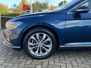 Volkswagen Passat Panoramadak Led Matrix ACC Camera Parkeersensoren Chroom Pakket Stoelverwarming 1/2 Leder Alcantara NL Auto 1e Eigenaar - afbeelding nr 40