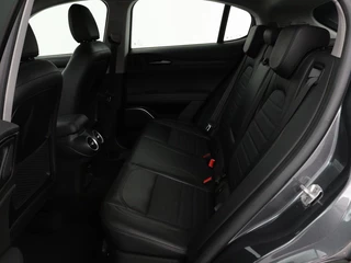 Alfa Romeo Stelvio Alfa Romeo Stelvio 2.0 T Q4 Super | Camera | Sportstoelen | Xenon |  Navigatie | Elektrische achterklep | Cruise control - afbeelding nr 7