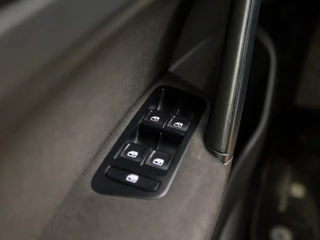 Volkswagen Golf Automaat (APPLE CARPLAY, CLIMATE, STOELVERWARMING, SPORTSTOELEN, LM VELGEN, GETINT GLAS, CRUISE, NIEUWSTAAT) - afbeelding nr 23