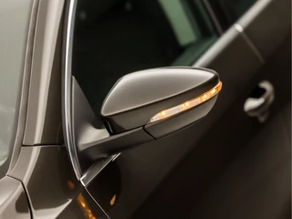 Volkswagen Passat Volkswagen Passat Variant 1.4 TSI Sportline Automaat (NAVIGATIE, CLIMATE, STOELVERWARMING, GETINT GLAS, SPORTSTOELEN, TREKHAAK, CRUISE, PARKEERSENSOREN, NIEUWSTAAT) - afbeelding nr 37