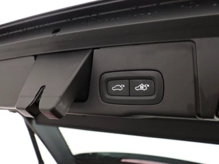 Volvo XC60 Volvo XC60 T6 PLUG-IN HYBRID LONG RANGE PLUS BRIGHT SCHUIFDAK ACC BLIS LEDE - afbeelding nr 36