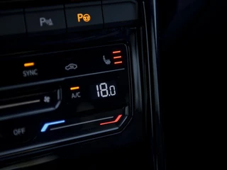 Volkswagen T-Roc Volkswagen T-Roc 1.5TSi 150pk R-Line | LED Matrix | DAB | App Connect | 18