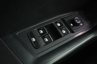 Volkswagen T-Roc Volkswagen T-Roc 1.5 TSI Sport | Stoelverwarming | Full LED |  Trekhaak | Navigatie | Climate control | PDC | Sportstoelen | Cruise control | Bluetooth - afbeelding nr 27