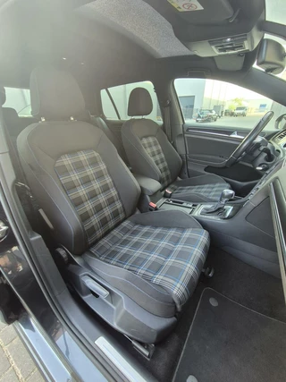 Volkswagen Golf Volkswagen Golf 1.4 TSI GTE DSG/Pano/ACC/Lane/Trekhaak/Led/ - afbeelding nr 25