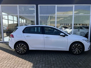 Volkswagen Golf Volkswagen Golf 1.0 TSI Life Business | Stoelverwarming | Climate Control | Navi | Apple Carplay/Android Auto | PDC | Adaptive Cruise Control | Stuurwielverwarming | Sfeerverlichting | - afbeelding nr 3